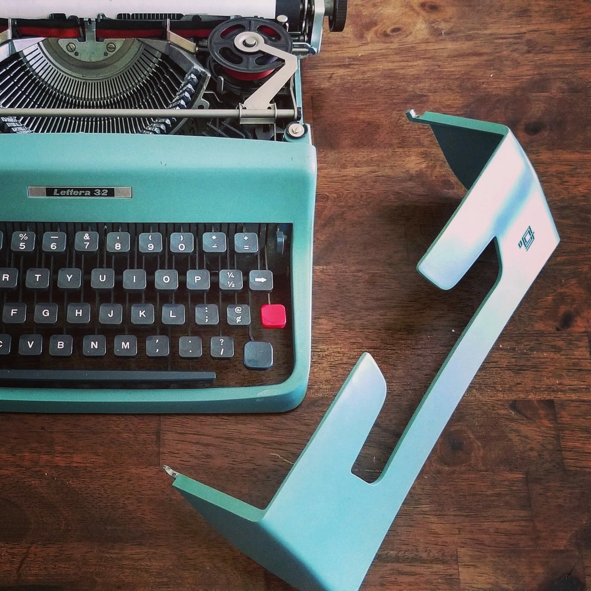 Olivetti Lettera 22 タイプライター ミントグリーン Olivetti Lettera 22 Typewriter in Green with Classic